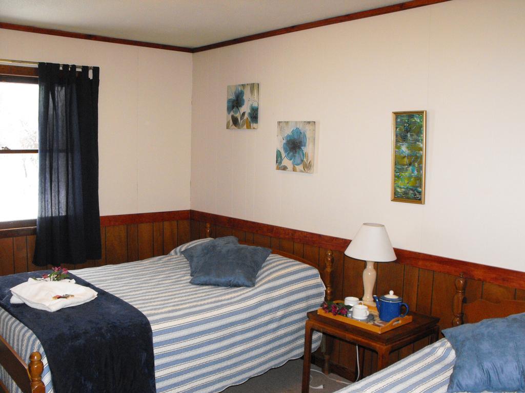 Swiss Farm Inn Pittsfield Room photo